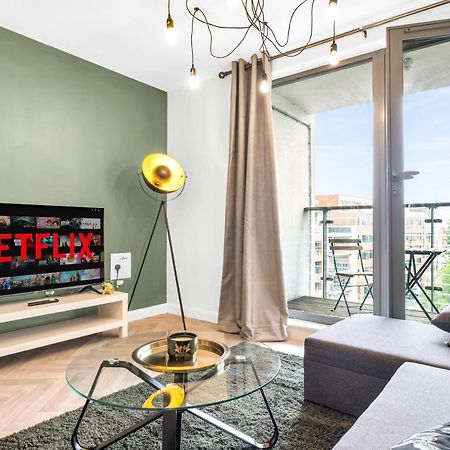 Stylish 4Th Floor 2 Bedroom En Suite City Centre Apartment With Parking By Azura Nights Birmingham Exterior photo