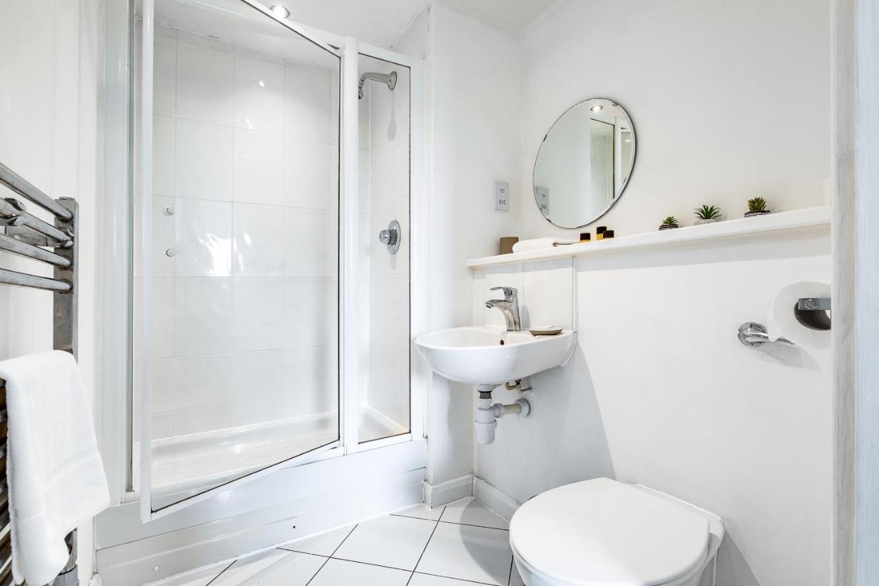 Stylish 4Th Floor 2 Bedroom En Suite City Centre Apartment With Parking By Azura Nights Birmingham Exterior photo